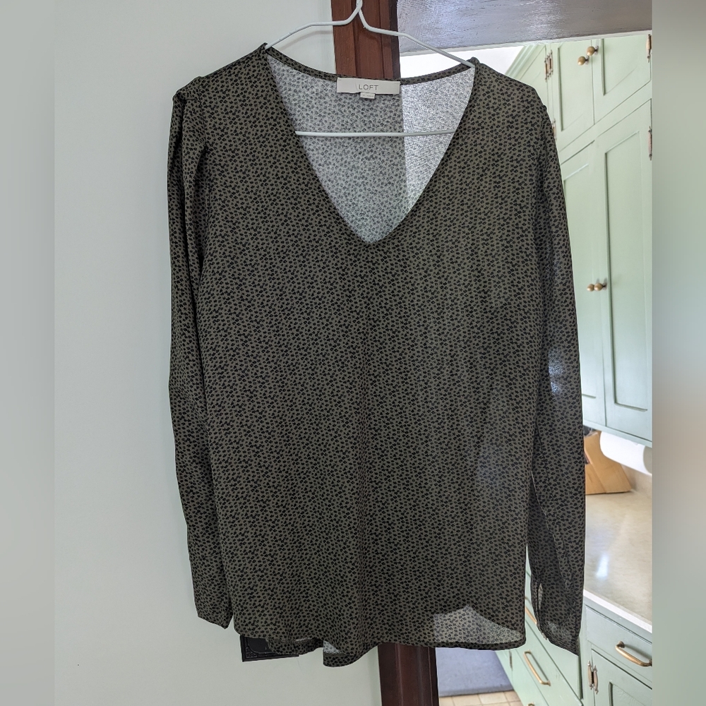 LOFT Green And Black Patterned V-Neck Blouse. Size Small